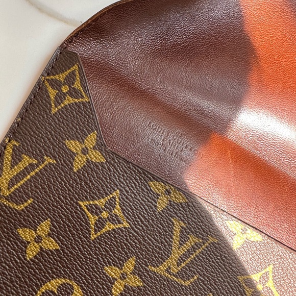 *SOLD*  Louis Vuitton Vintage Envelope Document or IPad Holder - Picture 15 of 16